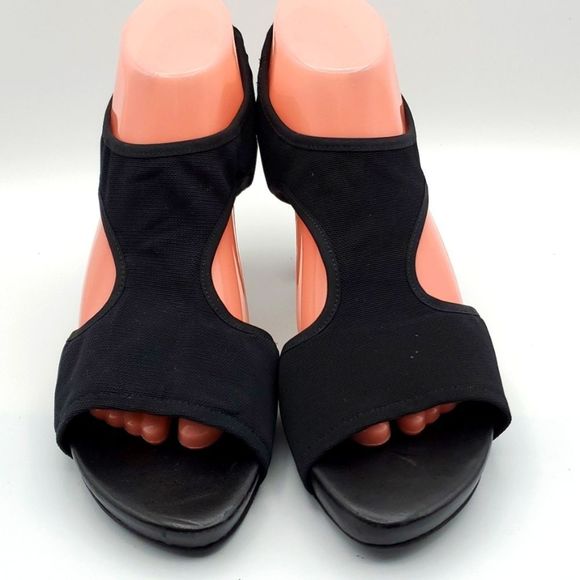 Stuart Weitzman T-Strap Sandals.  SIZE 10.  S857 - Picture 2 of 8